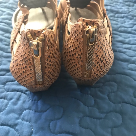 Donald Pliner Sandals - Picture 3 of 5